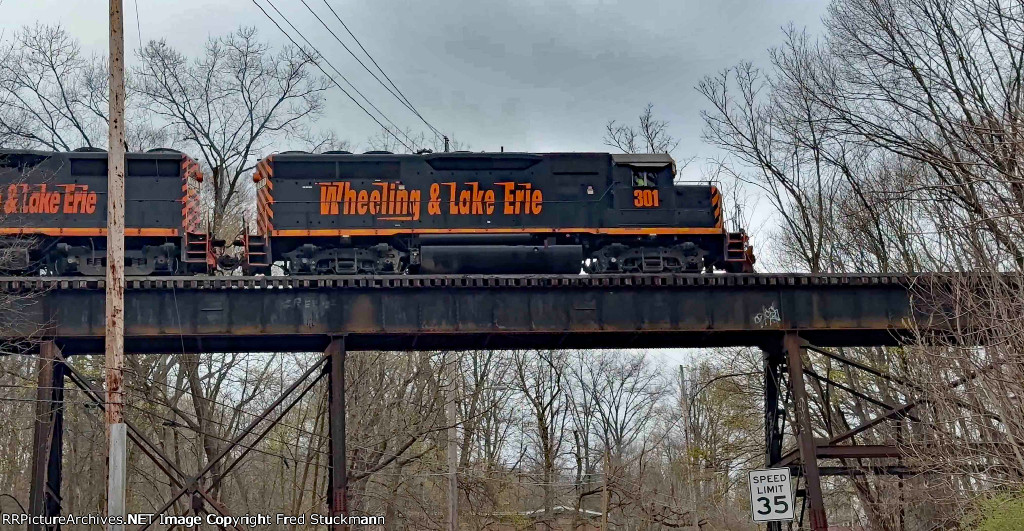 WE 301 leads the 562.